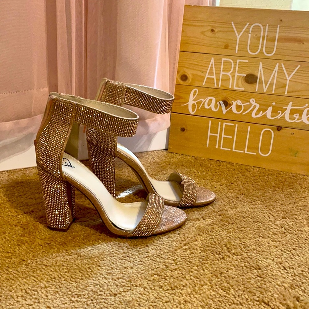 Rose Gold Heel from Windsor in great condition